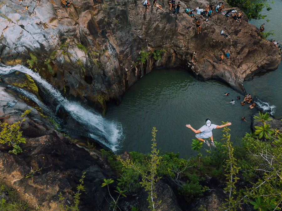 los valles waterfall cliff jump panama